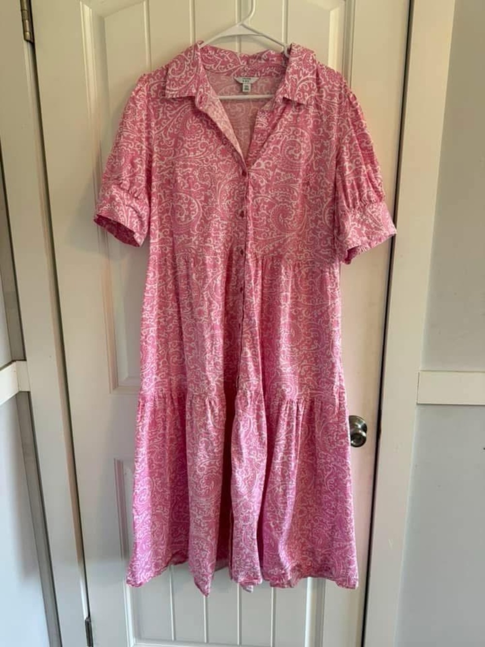 crown & ivy Pink Paisley Tiered Midi Shirt Dress